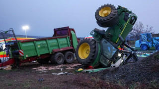 Schwerer Traktor-Unfall: Christoph 28 und Christoph Frankfurt im Einsatz