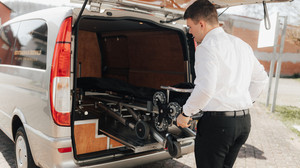 Erst 22: Er ist Deutschlands jüngster Bestattermeister