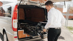 Erst 22: Er ist Deutschlands jüngster Bestattermeister