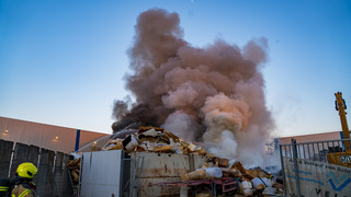 Riesige Rauchwolke über Worms - Müllberg brannte