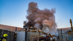 Riesige Rauchwolke über Worms - Müllberg brannte