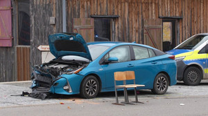 Münsingen: Auto fährt in einen Fußgänger und verletzt ihn schwer