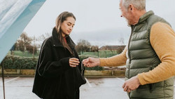 Vater liebt es, wenn seine 20-jährige Tochter von der Uni nach Hause kommt – aber auch, wenn sie wie