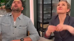 Wer kriegt den Cracker zuerst?! 