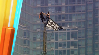 Dieses Pärchen klettert ungesichert auf die Spitze des Empire State Buildings