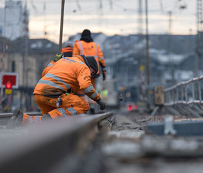Bahnsperrung rechts des Rheins: So kommen Pendler ans Ziel