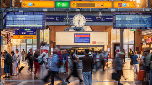 Fehlalarm an Bahnhöfen: Falsche Evakuierungsdurchsage
