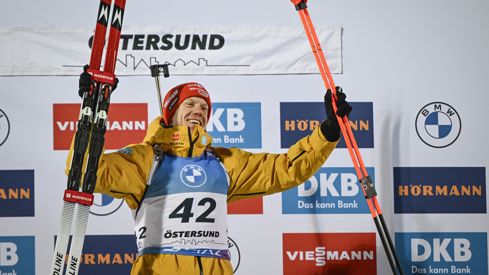 Roman Rees hat in Östersund den ersten Biathlon-Weltcupsieg seiner Karriere gefeiert.