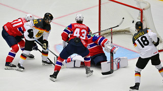 Eishockey-WM: Deutsches Spiel wegen Loch im Eis mehrfach unterbrochen