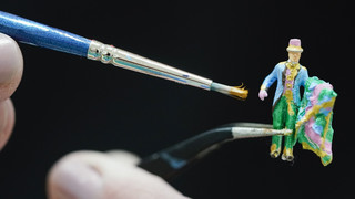 Künstlerin aus Heidelberg baut große Kunstwerke im Miniformat nach