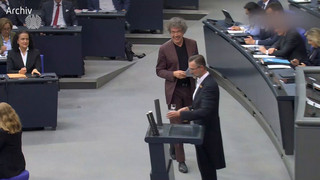 Hitlergruß im Bundestag? Anklage gegen AfD-Abgeordneten