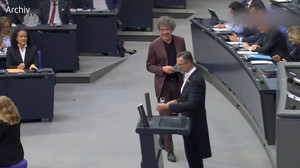 Hitlergruß im Bundestag? Anklage gegen AfD-Abgeordneten