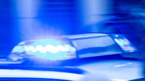 Unfall bei Einsatzfahrt: 22-Jährige rammt Polizeiauto