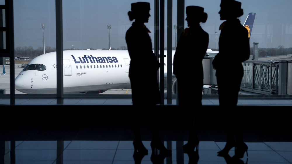 Lufthansa-Flugbegleiterinnen