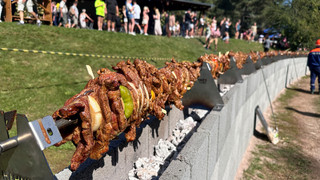 Weltrekord gelungen! Längster Grilldrehspieß in Dipperz