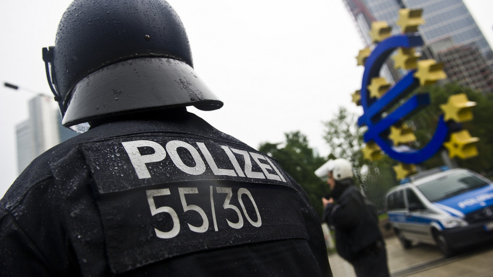 Die hessische Polizei bereitet sich auf Proteste am 31.10. vor. (Archivbild)