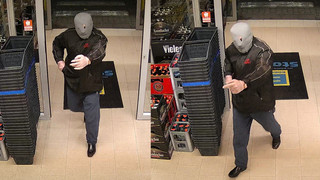 Marburger Supermarkt überfallen: Foto zeigt maskierten Täter