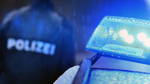 Kleinbus kracht in Edertal gegen Wohnhaus: Fahrer stirbt