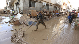 Unwetter-Katastrophe in Spanien: Königspaar mit Schlamm beworfen
