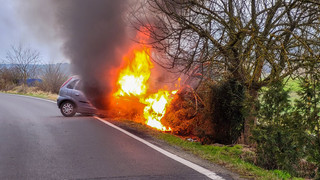 Fulda: Autofahrerin aus brennendem Auto gerettet