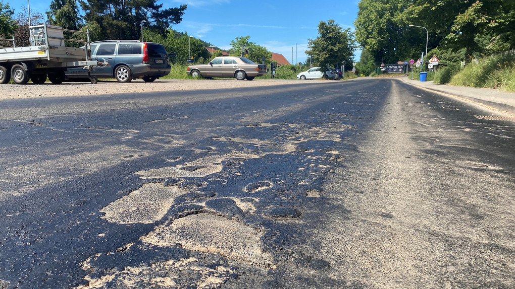 Geschmolzene Straße in Bad König-Zell - So geht es weiter