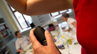 Behörde warnt vor Deo-Challenge: Massiv viel Deo sprühen oder einatmen