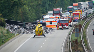 Schwerer LKW-Unfall blockiert A 61 bei Gundersheim