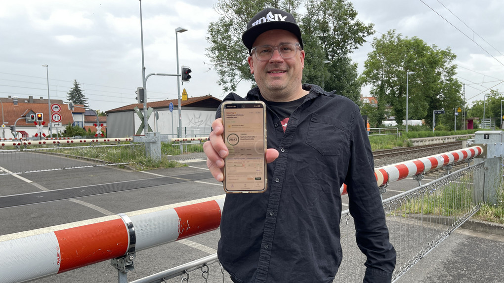 Anwohner entwickelt "Bahnschranken-App" für Mainaschaff