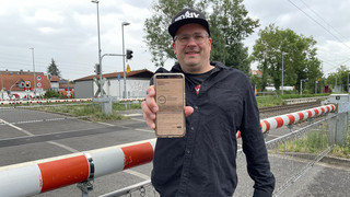 Anwohner entwickelt "Bahnschranken-App" für Mainaschaff