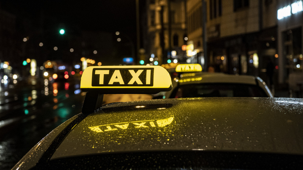 Polizei stoppt illegale Spritztour mit Taxi in Mannheim