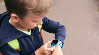 Gemeinde Fernwald: Smartwatch-Verbot für Kinder in der Kita
