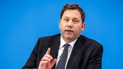 Klingbeil verteidigt höhere Neuverschuldung