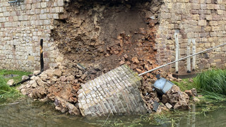 Burg-Teile lagen vier Monate im Graben: Reparatur an Bad Vilbeler Burg