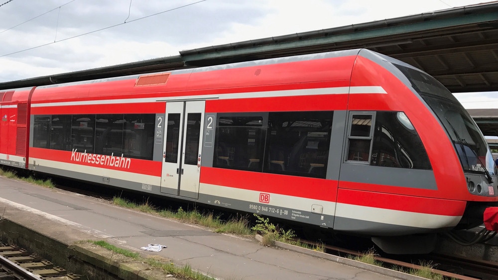 Wegen Bauarbeiten und einer weiterhin angespannten Personaldecke gibt es in den kommenden Wochen zahlreiche Zugausfälle bei der Kurhessenbahn.