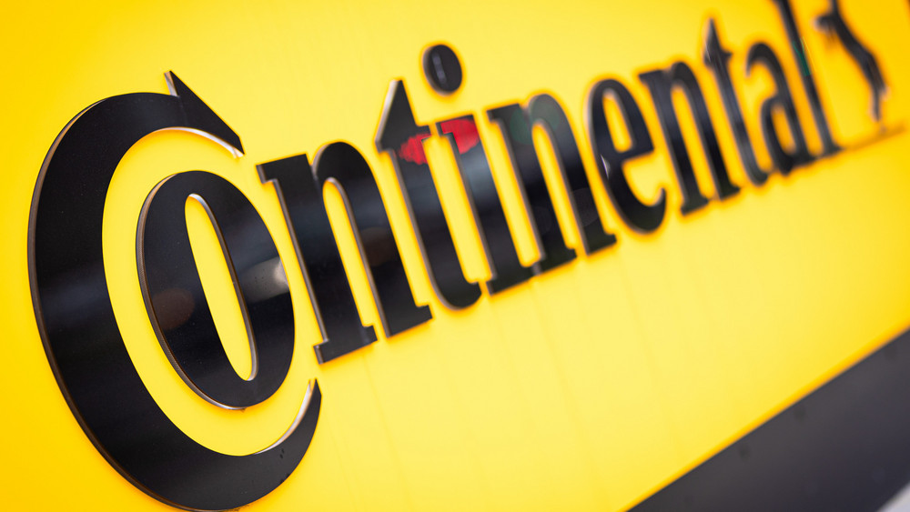 Das Logo der Continental AG ist vor der Unternehmenszentrale des Automobilzulieferers zu sehen.