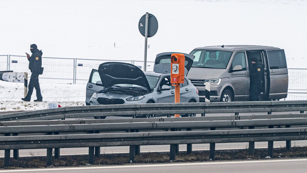 Verdacht auf Sprengstoff - A3 gesperrt