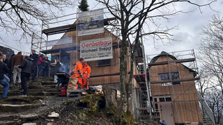 Milseburghütte feiert Richtfest: Bis Frühherbst soll sie fertig sein