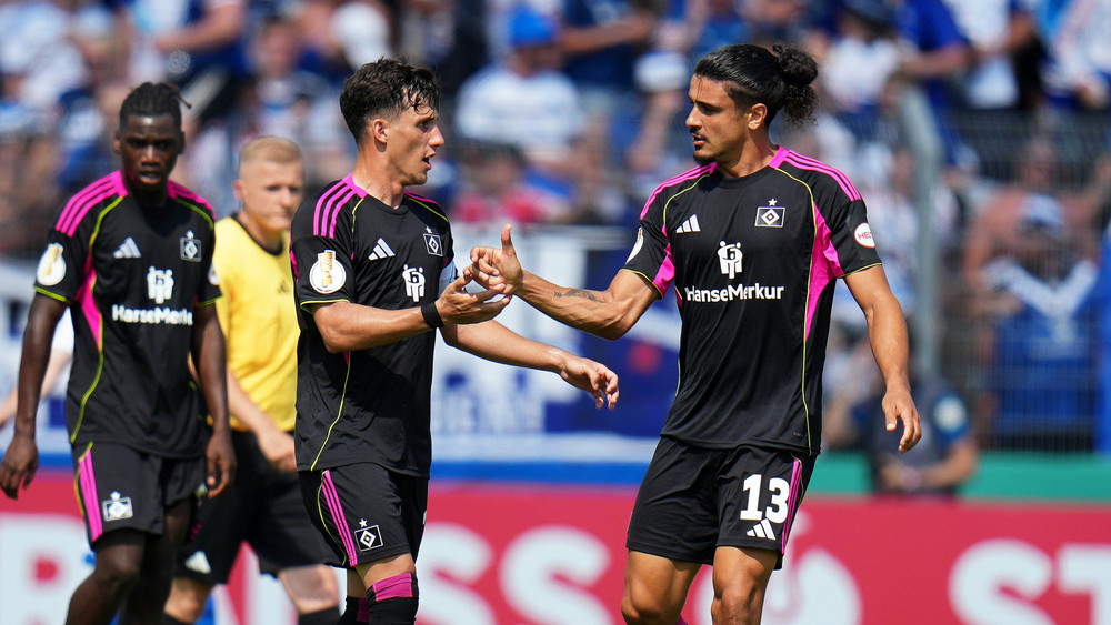 Der Hamburger SV hat in der Nachspielzeit eine Pokal-Blamage gegen Oberligisten Pirmasens abgewendet.