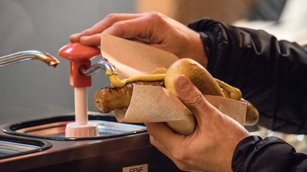 Bratwurst mit Senf