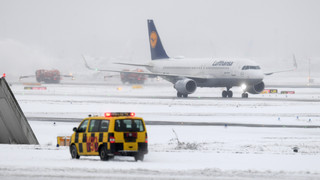 Wegen Schneechaos: Frankfurter Flughafen erwartet viele Ausfälle