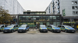 Kacke in Polizeiauto vor Frankfurter Revier - Drei Festnahmen