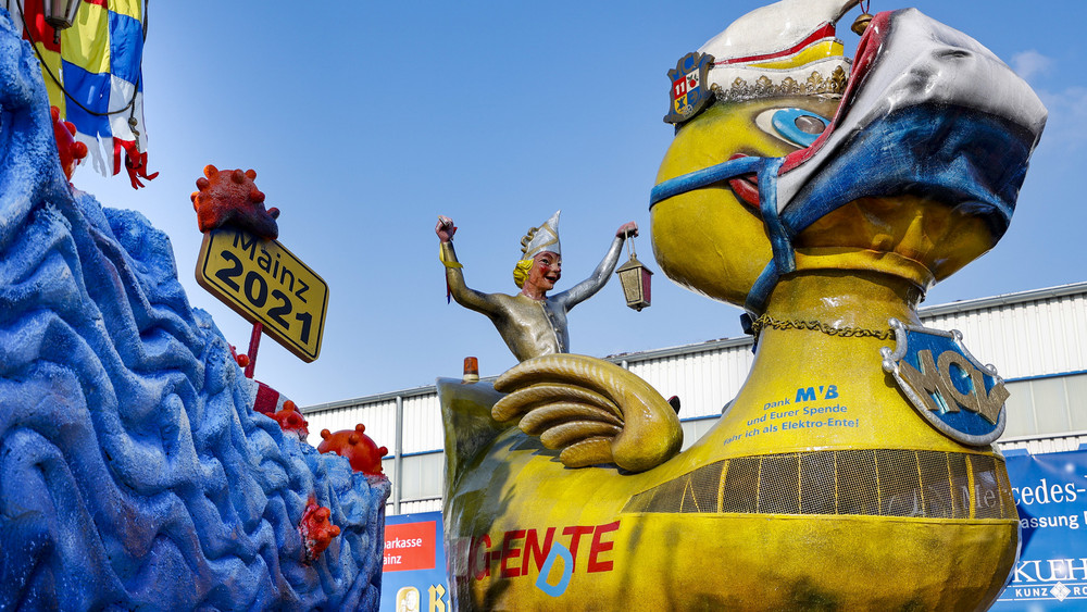 Die Mainzer "Zugente" beendet traditionell den Rosenmontagszug."