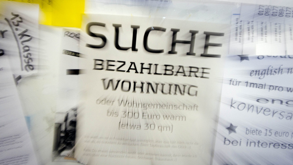 Kurz vor dem Beginn des neuen Wintersemesters ist es in vielen Städten schwierig, ein bezahlbares Zimmer zu bekommen. 