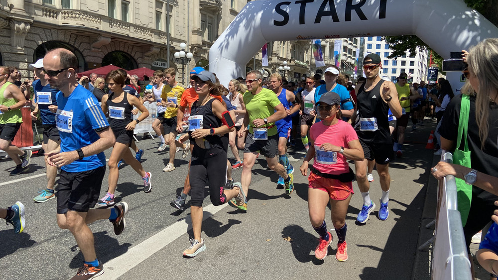 Im Jahr 2022 waren über 2.000 Läufer beim City Marathon in der Wiesbadener Innenstadt unterwegs.