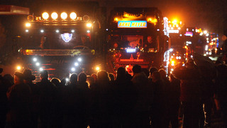 Weihnachtskonvoi in Marburg-Biedenkopf 2023: 140 LKW mit Lichtketten