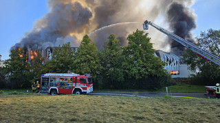 Große Rauchwolke über Hofgeismar: Feuer in Lagerhalle