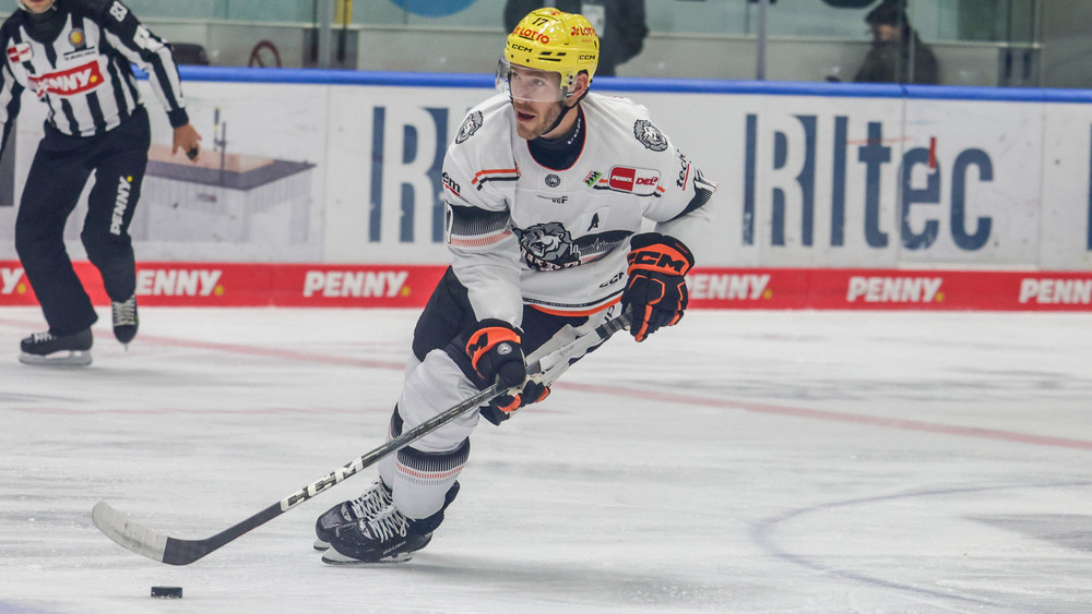 Carter Rowney half den Löwen Frankfurt mit seinem Tor zum Derby-Sieg gegen die Adler Mannheim.