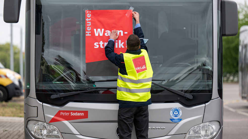 Busfahrerinnen und Busfahrer der Marburger Verkehrsgesellschaft streiken am Mittwoch. Mit weiteren Einschränkungen und Ausfällen der Busse ist zu rechnen.