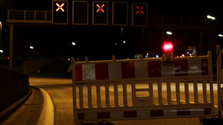 Auf der A60 bei Rüsselsheim: Lkw-Fahrer fährt in Baustellenabsicherung