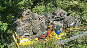 Stundenlange Vollsperrung auf der A67 nach LKW-Unfall bei Gernsheim